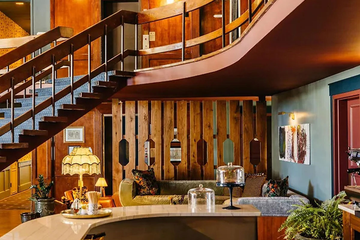 Hotel Chalet lobby