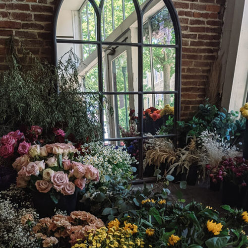 Beautiful bouquets of flowers from Joli Jarin